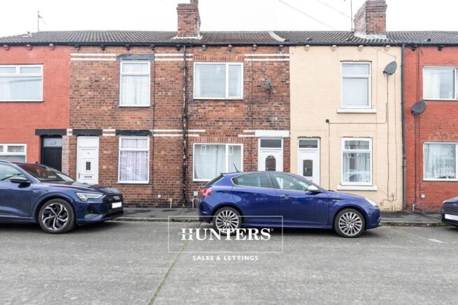2 bed property, in School Street, £115,000