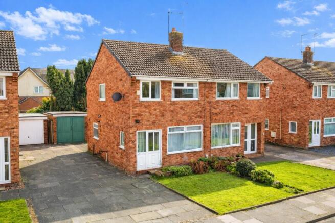 2 bed property, in Finchett Drive, £230,000