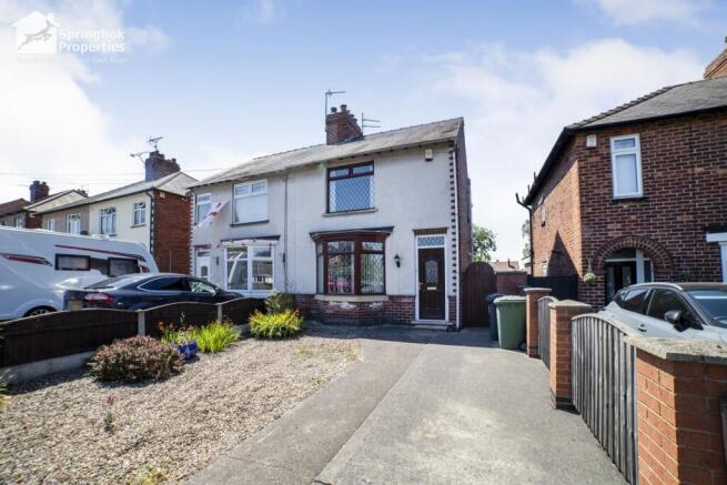 2 bed property, in Abbott Road, £165,000