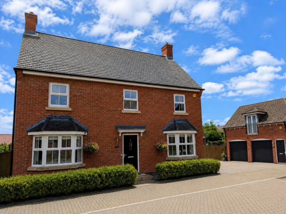 4 bed property, in Lightning Lane, £475,000