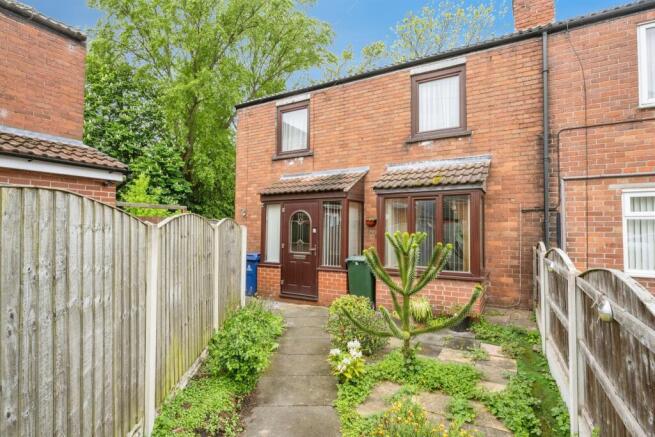 3 bed property, in King George Square, £90,000