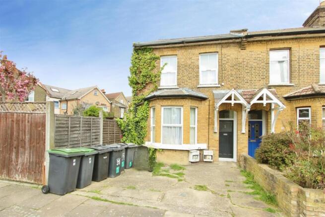 2 bed property, in Thorold Road, £425,000