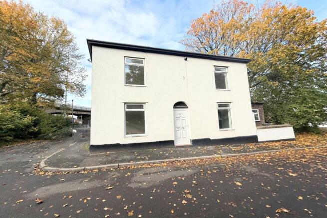 2 bed property, in 48 Wellington Street, £130,000