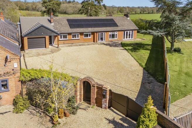 5 bed property, in Walcote Road, £775,000