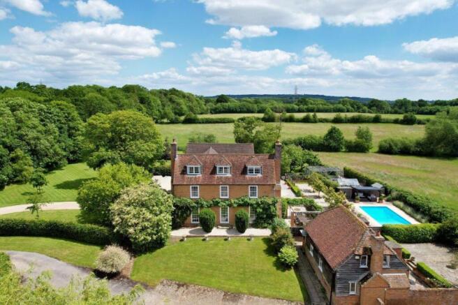 8 bed property, in Great Rye Farm, £2,595,000