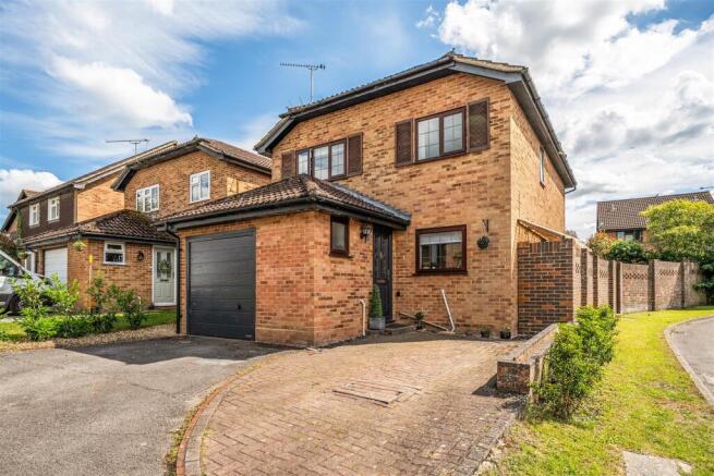 4 bed property, in Clover Lane, £550,000