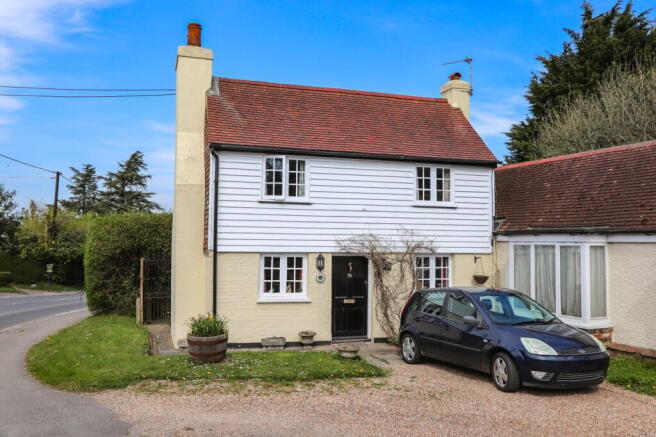 2 bed property, in Hastings Road, £375,000