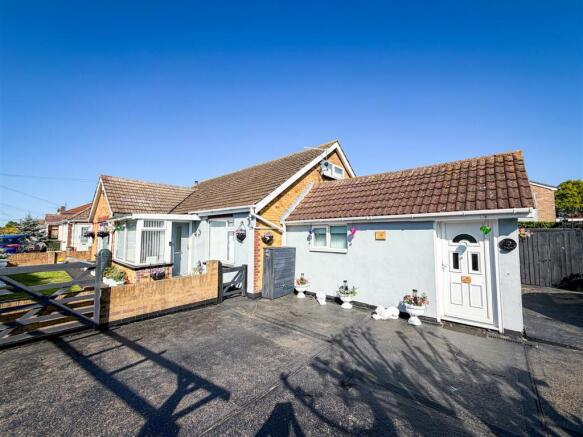 4 bed property, in The Green, £385,000