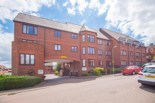 2 bed property, in Cowper Road, £179,950