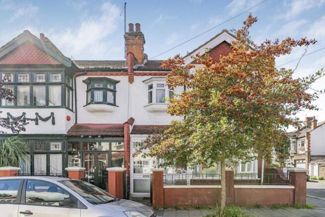 4 bed property, in Sudbourne Road, £850,000
