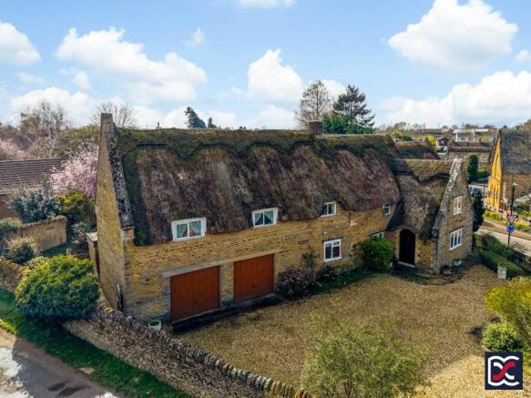 4 bed property, in Stocks Hill, £595,000