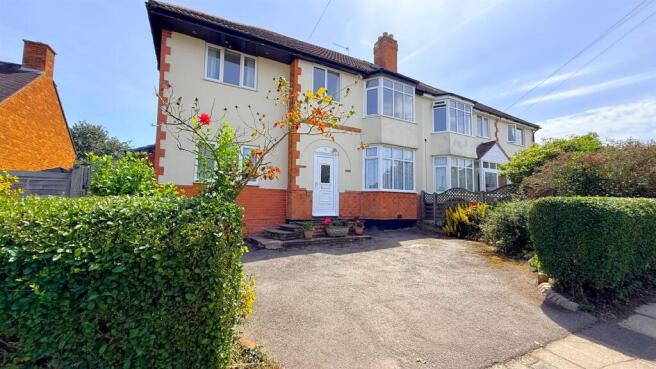 4 bed property, in Bradstock Road, £340,000