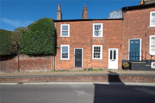 2 bed property, in Spencer Street, £450,000