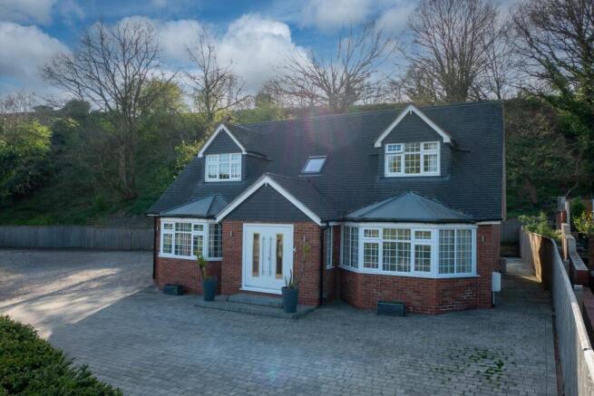 3 bed property, in Chester Road South, £450,000