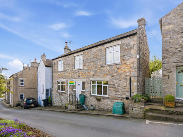 3 bed property, in North Road Middleham, £210,000