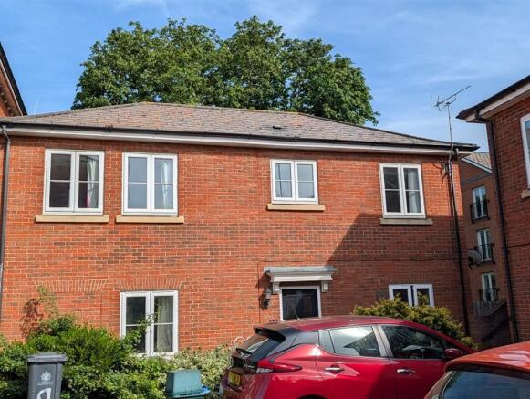 2 bed property, in Harescombe Drive, £91,000