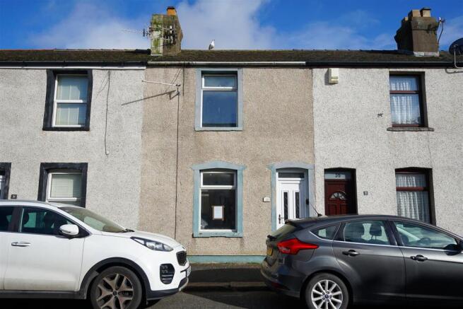 2 bed property, in Oxford Street, £70,000