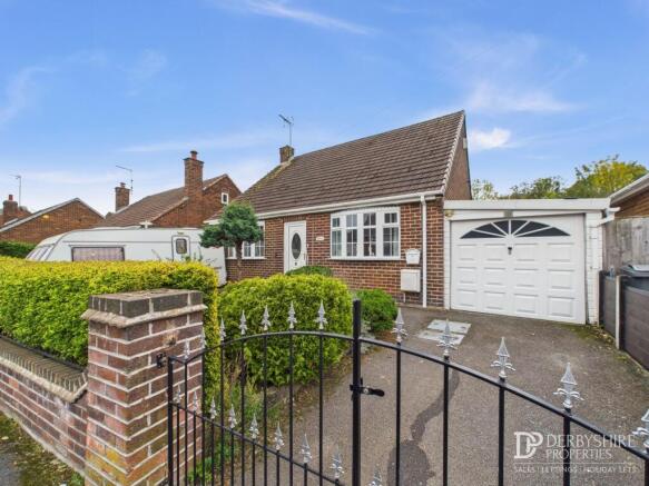 2 bed property, in Brook Avenue, £193,000