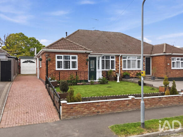 3 bed property, in Macmurdo Road, £375,000