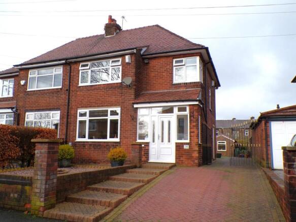 3 bed property, in Phillimore Street, £300,000
