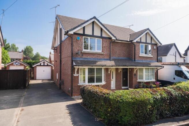 3 bed property, in Station Road, £284,950