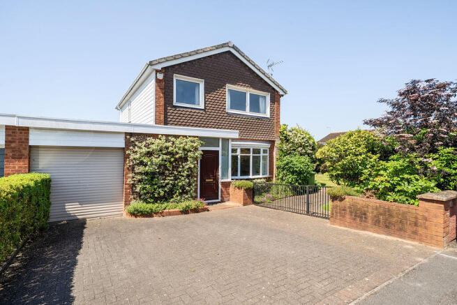 4 bed property, in Kitts, £440,000
