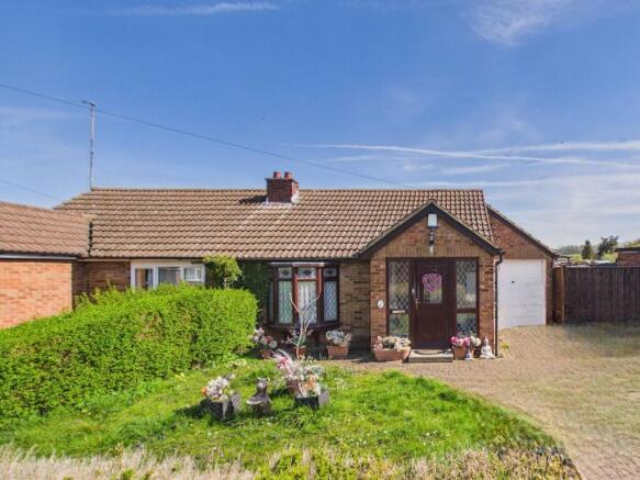 2 bed property, in Elm Walk, £350,000