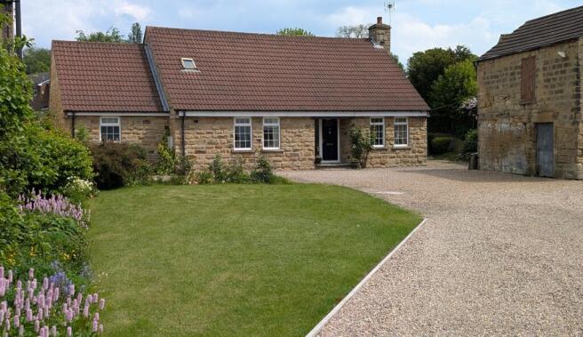 4 bed property, in Pontefract Road, £525,000