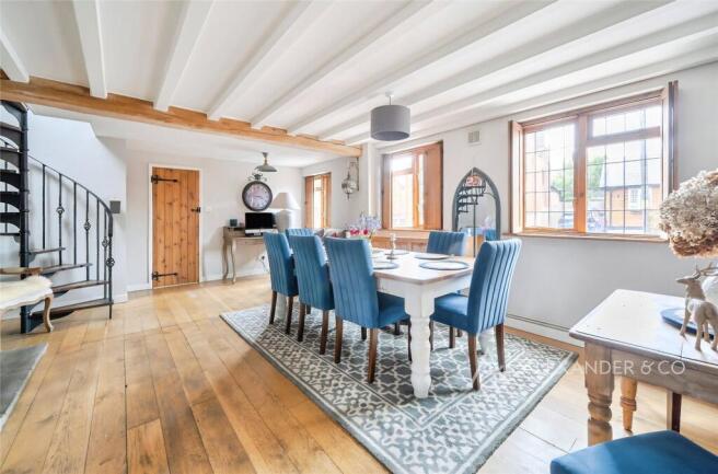 4 bed property, in Main Street, £825,000