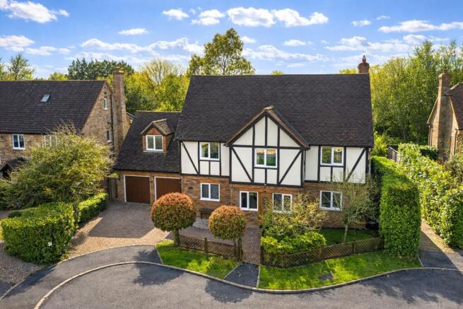 7 bed property, in Kingswood Rise, £900,000