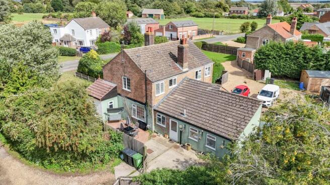 3 bed property, in Tilney St. Lawrence, £260,000