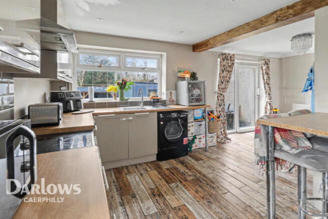 3 bed property, in Cefn-Y-Lon, £220,000