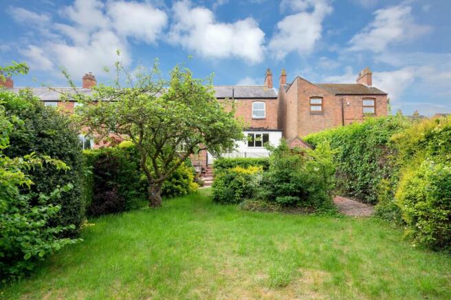 3 bed property, in Woodland Avenue, £300,000