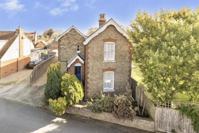 4 bed property, in Manor Road, £550,000