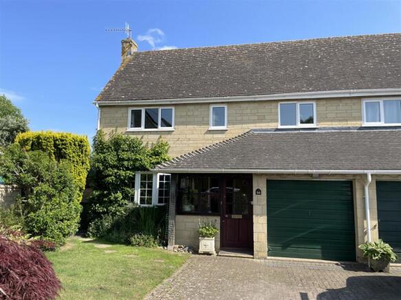 3 bed property, in Lamberts Field, £410,000