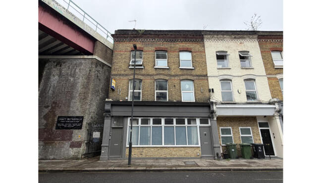 1 bed property, in 22B Hinton Road, £200,000