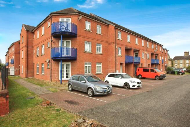 2 bed property, in Fletton Avenue, £120,000