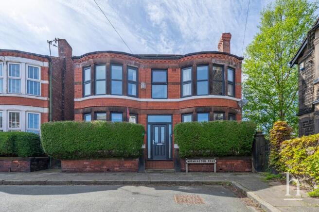 5 bed property, in Normanston Road, £380,000