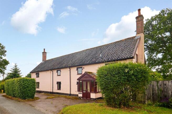 3 bed property, in Green Lane, £550,000