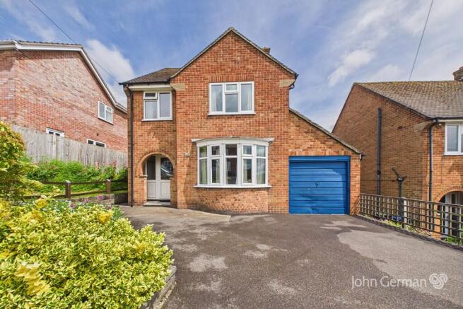3 bed property, in Greenway, £375,000