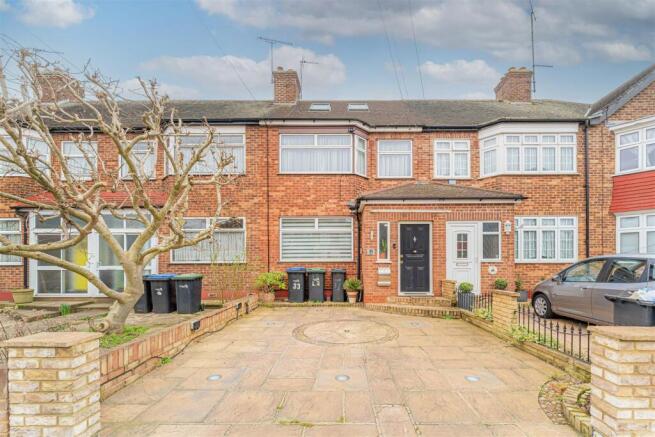 4 bed property, in Durants Park Avenue, £535,000