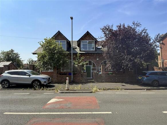 8 bed property, in Hart Road, £750,000