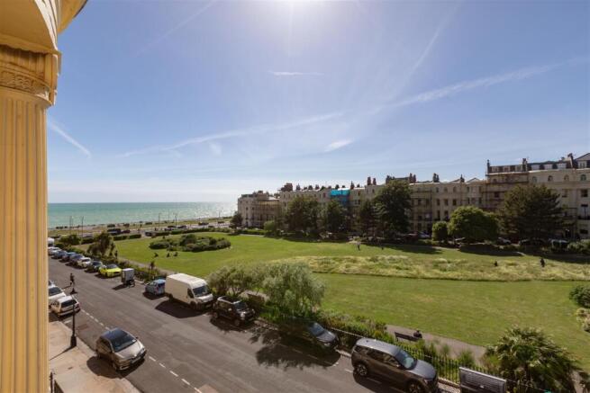 3 bed property, in Brunswick Square, £650,000