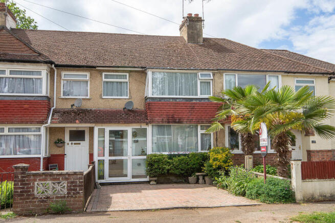 3 bed property, in Cheam Way, £285,000