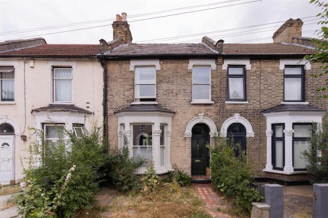 3 bed property, in Second Avenue, £585,000
