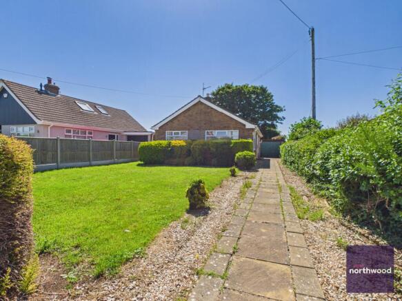 2 bed property, in Church Road, £160,000