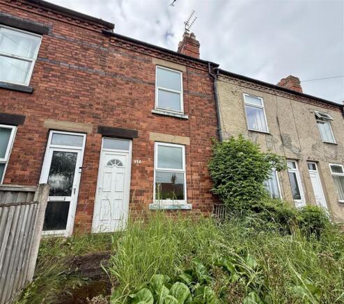 2 bed property, in Main Street, £85,000