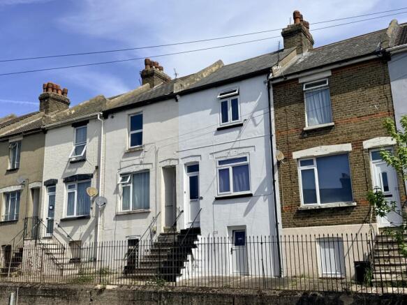 3 bed property, in Upper Luton Road, £270,000
