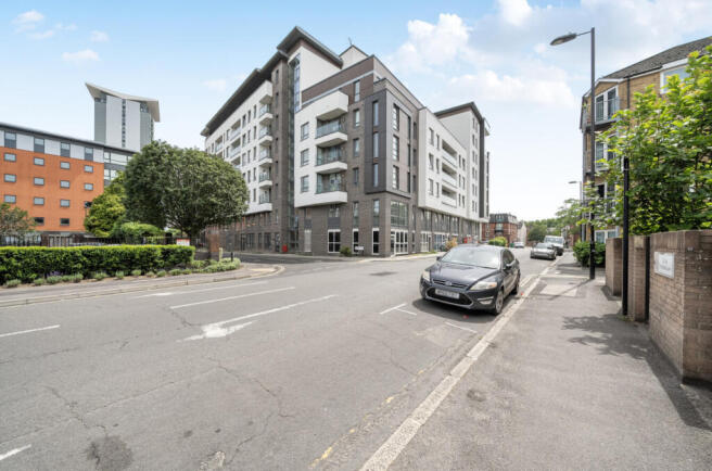 2 bed property, in College Street, £175,000