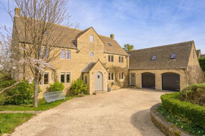 7 bed property, in Fields Road, £2,250,000
